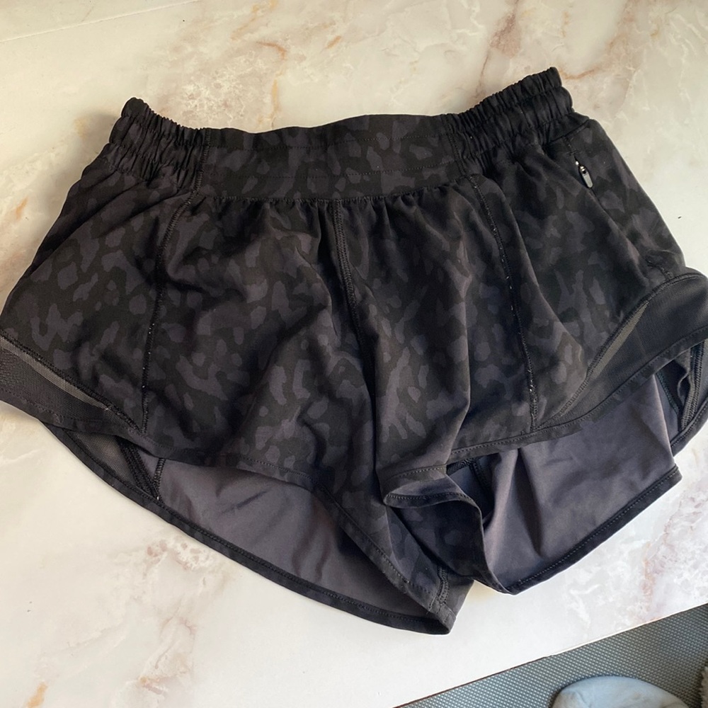 Size 4 black lululemon camo shorts 2.5
